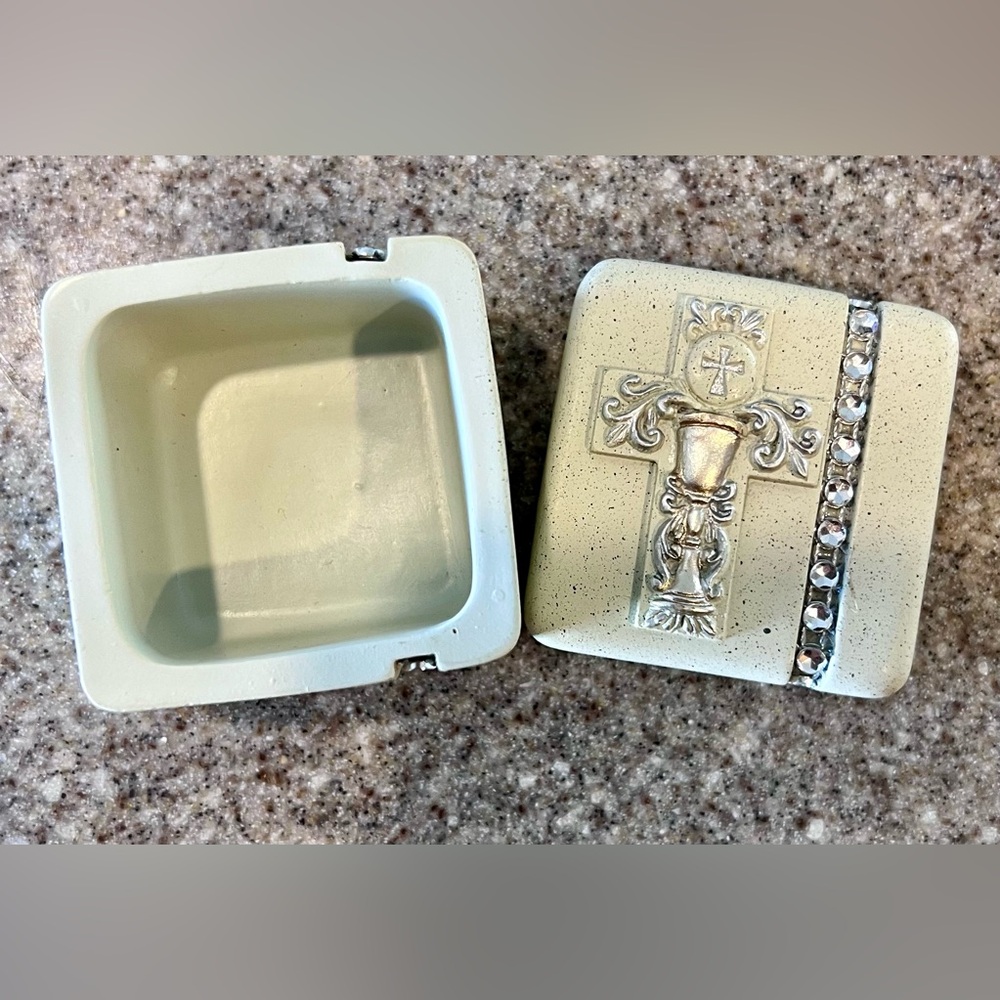Beautiful 2” x 2” Christian Cross and crystal trinket box. Brand new!